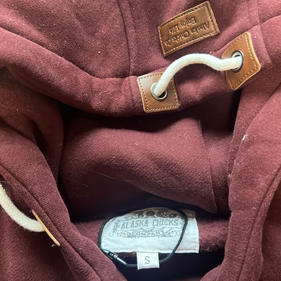 XS Heavyweight ALaska Chicks Co. Sweatshirt - Picture 3 of 6